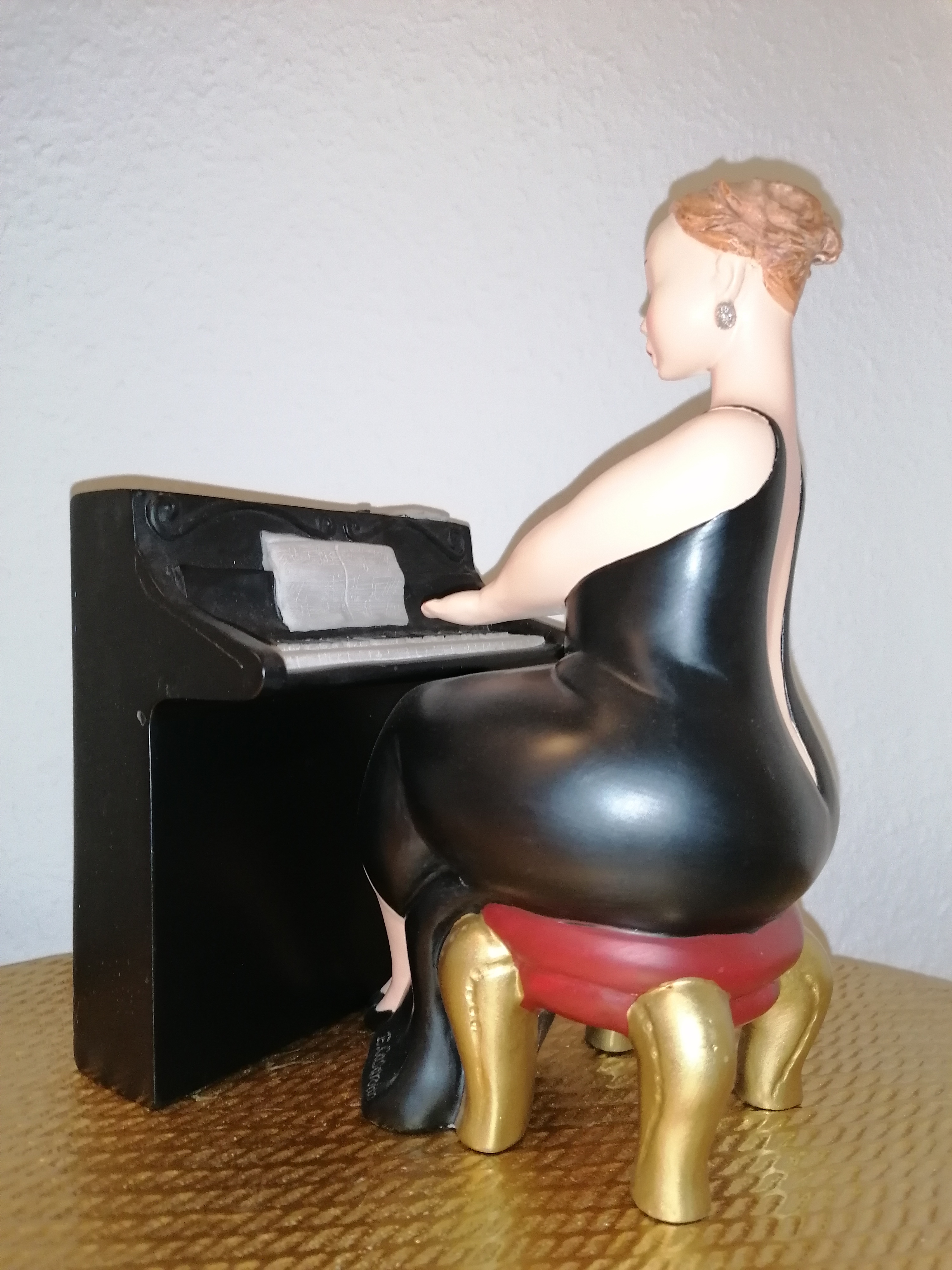 Starke Frau "Klavierspielerin" 